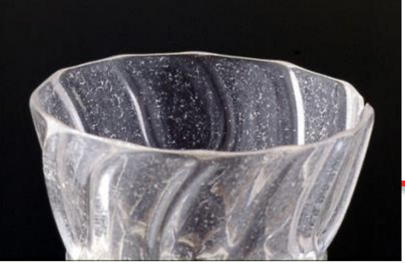 File:Formate-efflorescence-crystal on glass.png