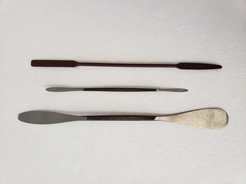 File:Microspatulas.jpg