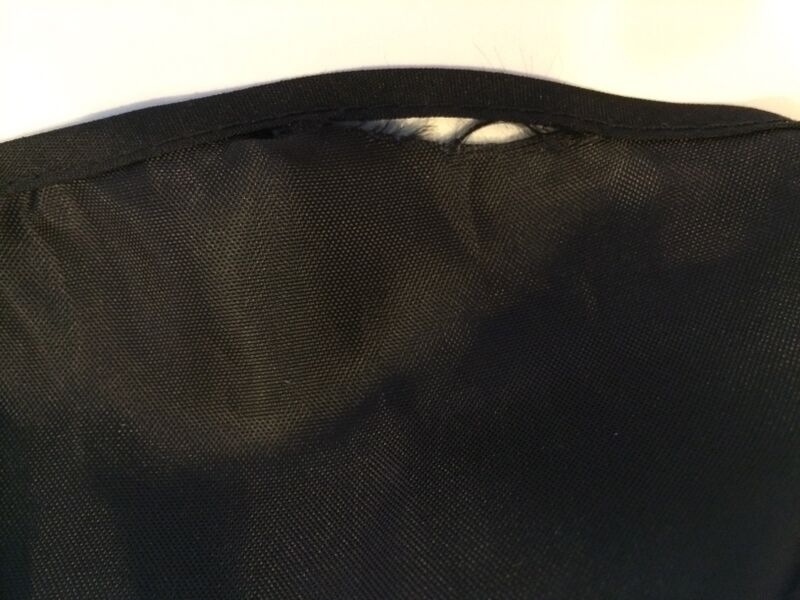 File:Tear in a textile.jpg