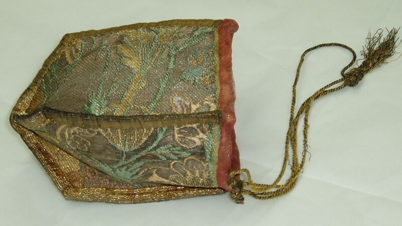 File:Claydon purse.jpg