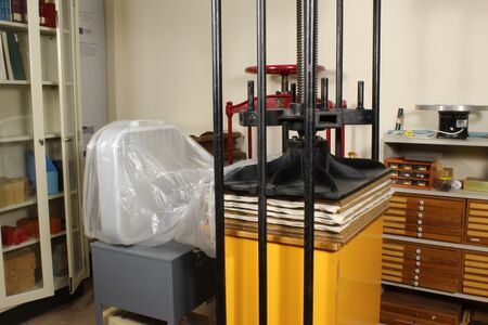 Forced air set-up using a standing press